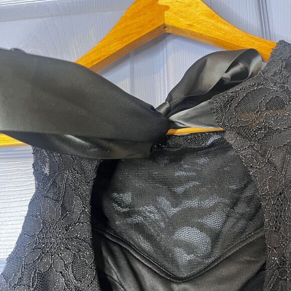 Morgan & Co Black Lace Sleeveless Ribbon Tie Back Sheath Cocktail Dress Size 7/8 - Picture 8 of 11